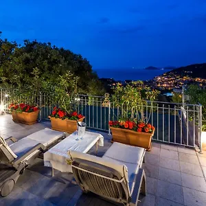 https://borgo-delluccellaia-turchese.it-tuscanyhotel.com