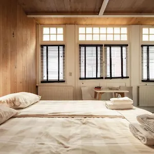 https://new-private-authentic-apartment-in-city-centre.amsterdamhotelsnl.com